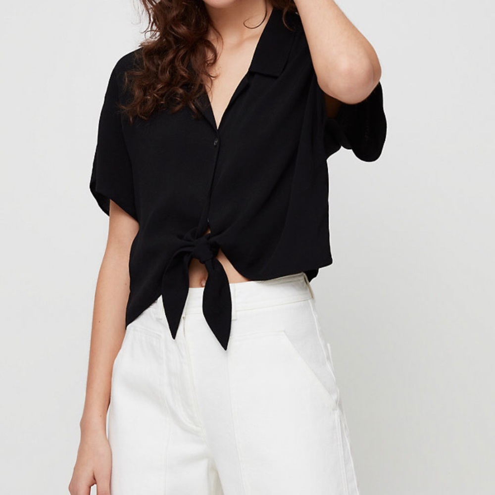 NWOT Aritzia Wilfred Free The Tie-Front Blouse